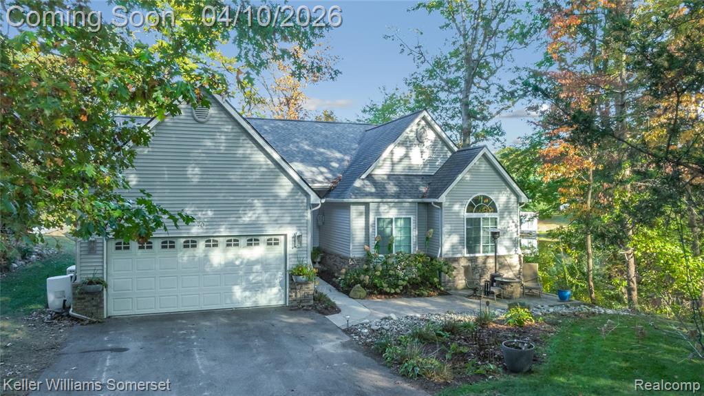 70 Lakeview Drive, Oxford, MI 48370 — Photo 2
