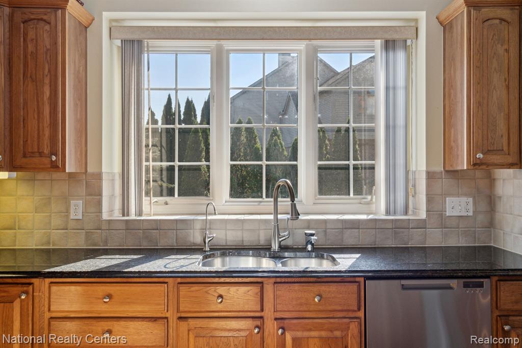 50983 WESTON Drive, Plymouth, MI 48170 — Photo 20