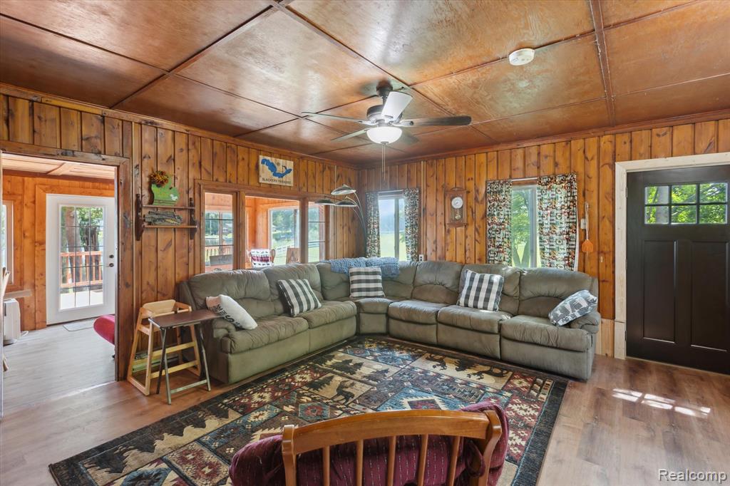 5020 Main Street, MI — Photo 9