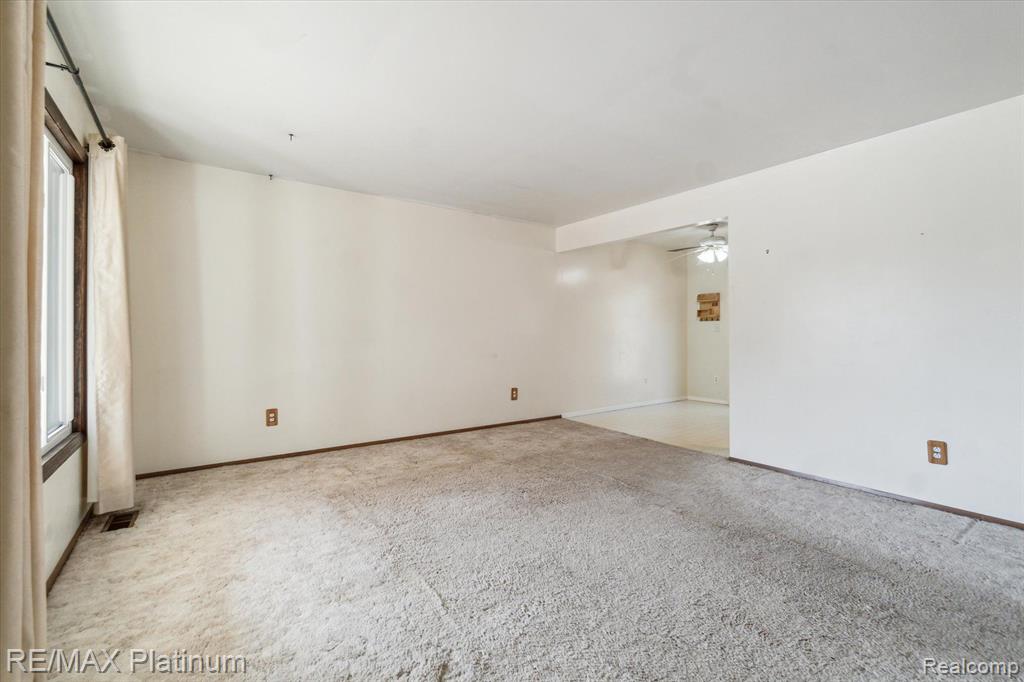 430 WILD OAK Lane, Perry, MI 48872 — Photo 13