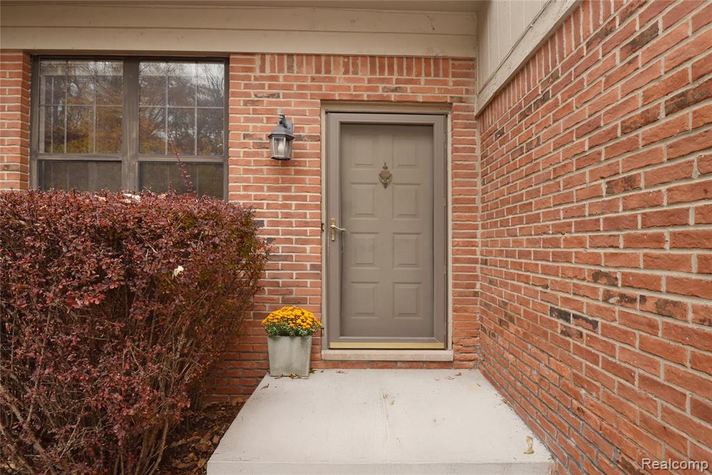 7296 Green Farm Road, West Bloomfield, MI — Photo 3