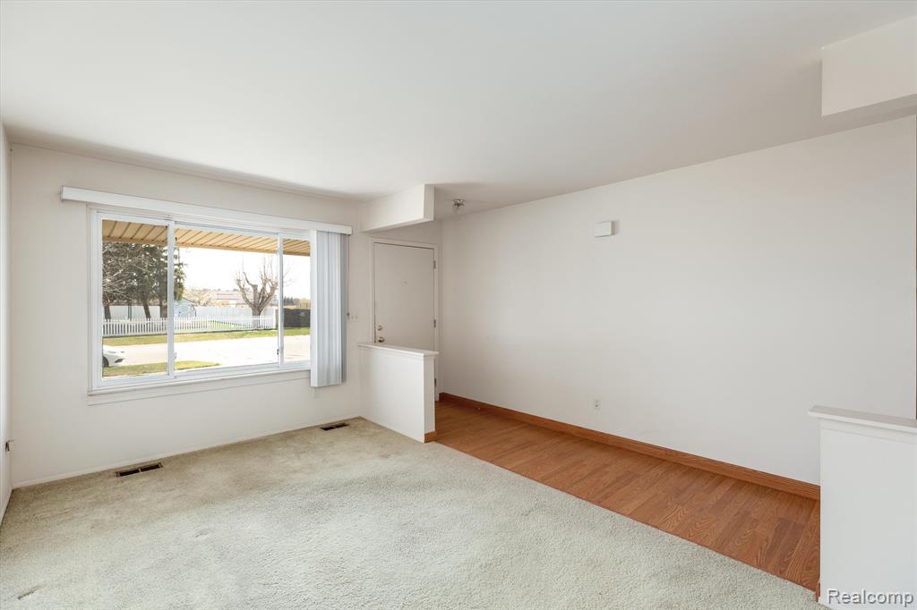 8625 BROUGHAM Drive, Sterling Heights, MI 48312 — Photo 4