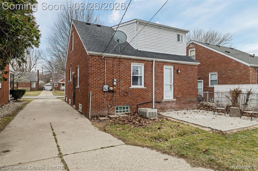 20631 Lochmoor Street, Harper Woods, MI 48225 — Photo 34