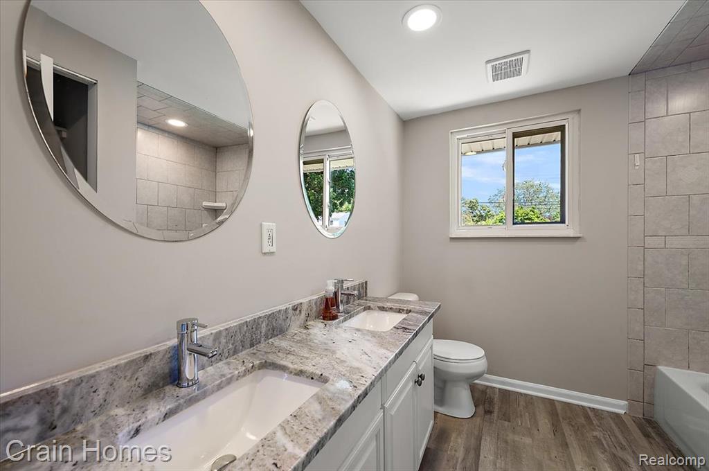 39648 Parklawn Drive, Sterling Heights, MI 48313 — Photo 32