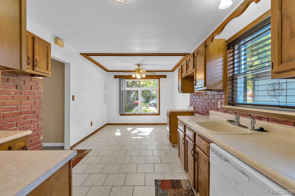 7411 N Vernon Street, Dearborn Heights, MI 48127 — Photo 11