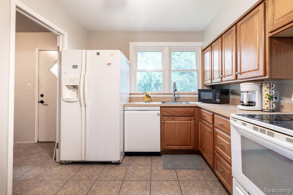 47610 Winthrop Street, Shelby Twp, MI 48317 — Photo 10