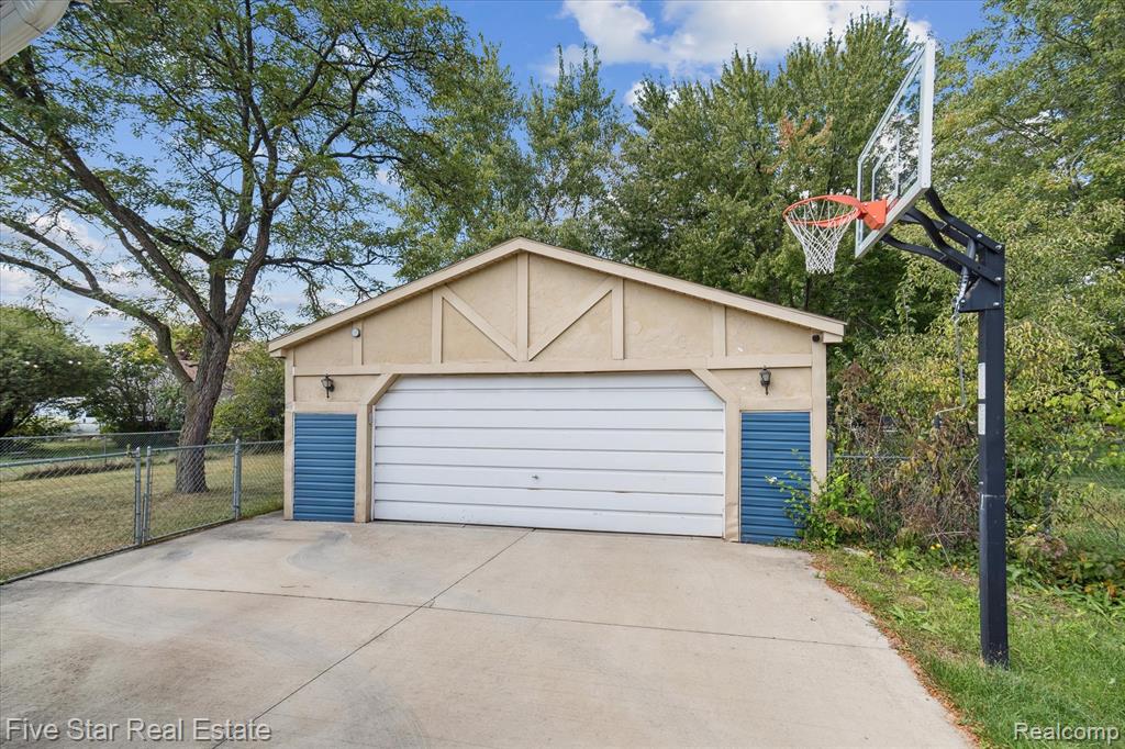 43592 Champlain Court, Canton, MI 48188 — Photo 43