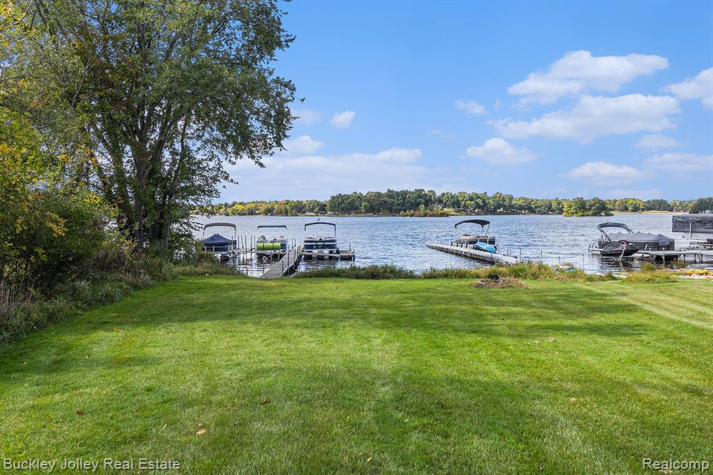 928 WESTWIND SHORE Drive, Howell, MI 48843 — Photo 26
