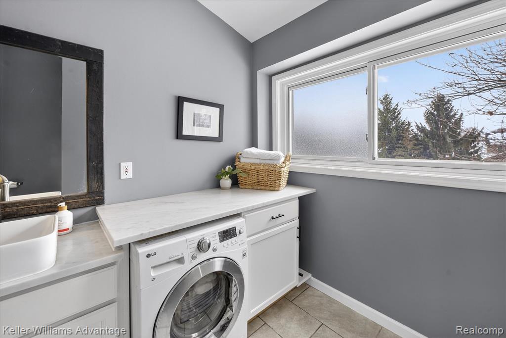 47707 Rochester Drive, Novi, MI — Photo 25