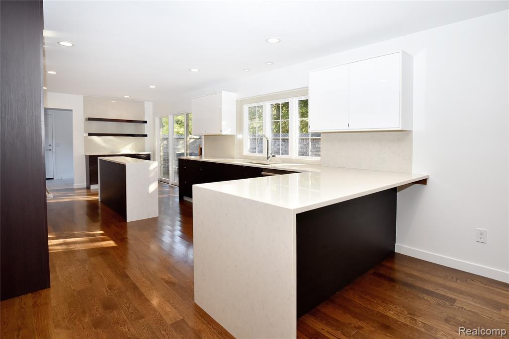 32175 Spruce Lane, Beverly Hills, MI 48025 — Photo 11