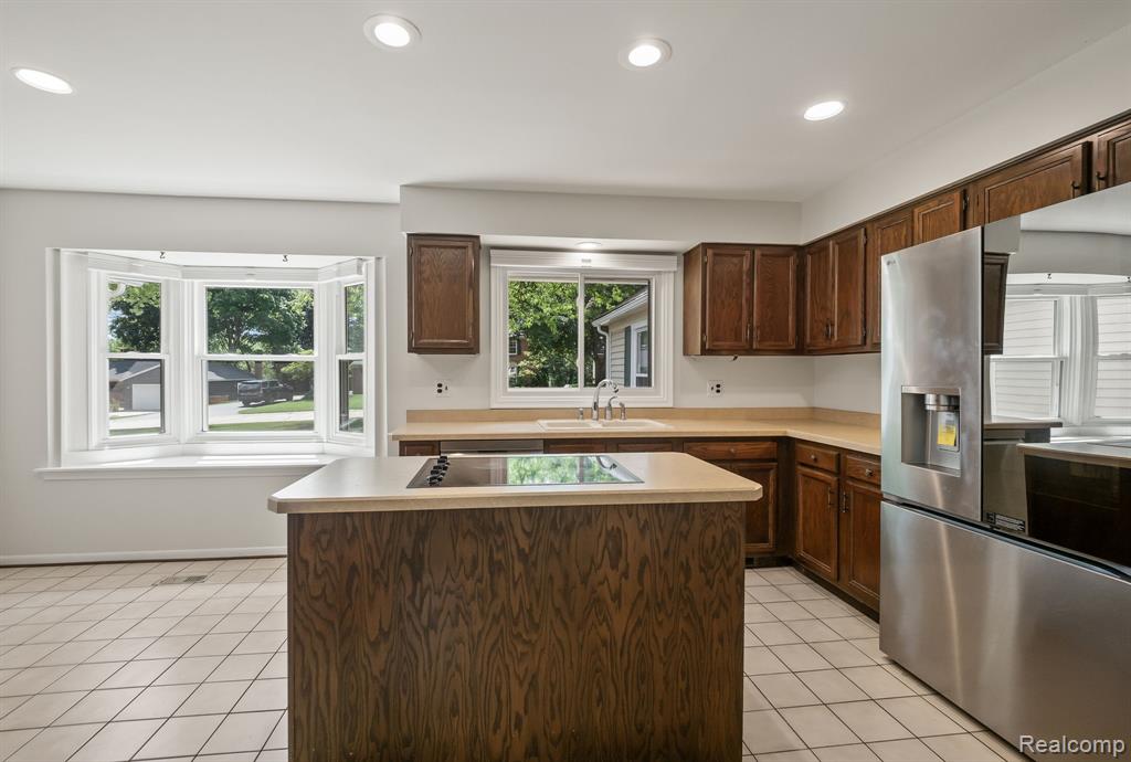 663 Lake Forest Road, Troy, MI 48309 — Photo 17