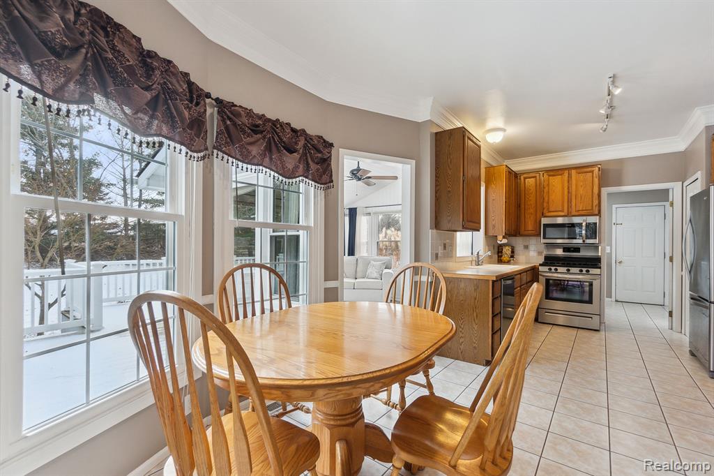 2086 CUMBERLAND Drive, Brighton, MI 48114 — Photo 13