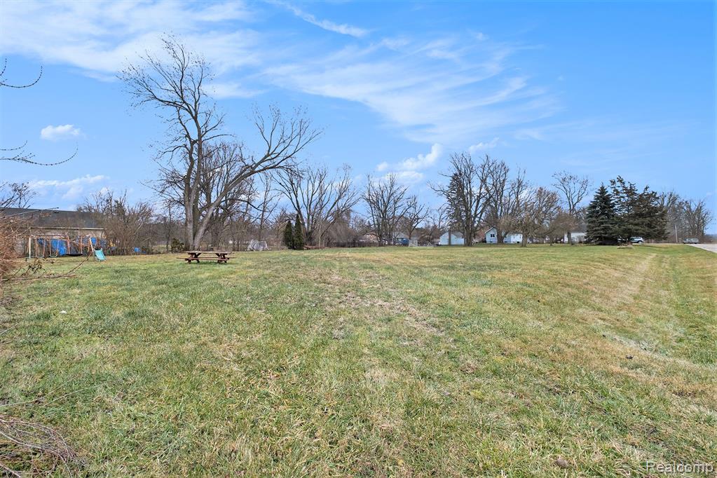 4138 Lapeer Road, Burton, MI 48509 — Photo 32