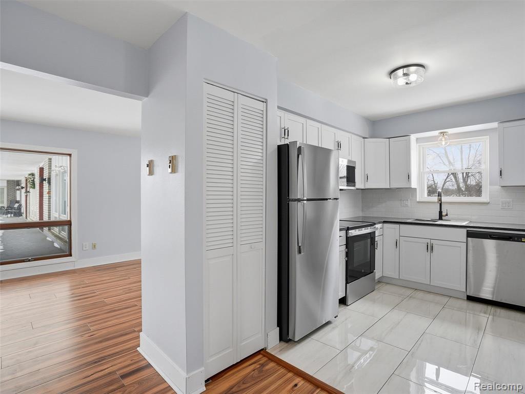 4345 Crooks Road, 36, Royal Oak, MI 48073 — Photo 8