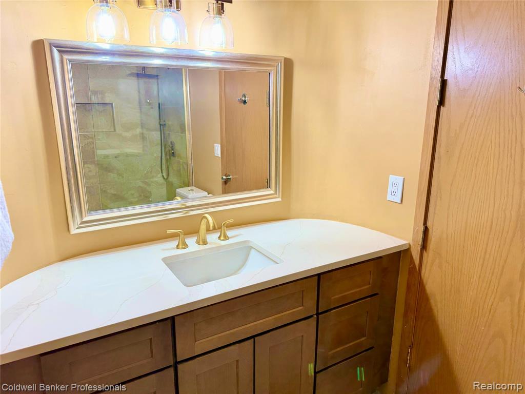 4692 W Wickford, Bloomfield Hills, MI 48302 — Photo 34