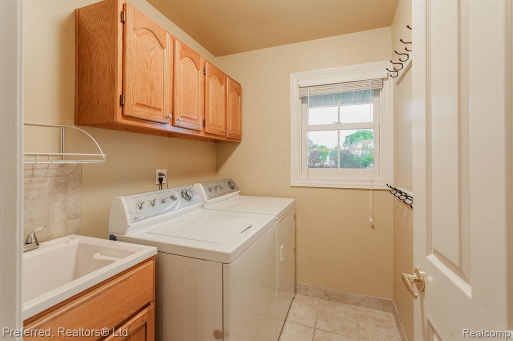 41130 WHITE HAVEN Court, Northville, MI 48168 — Photo 16