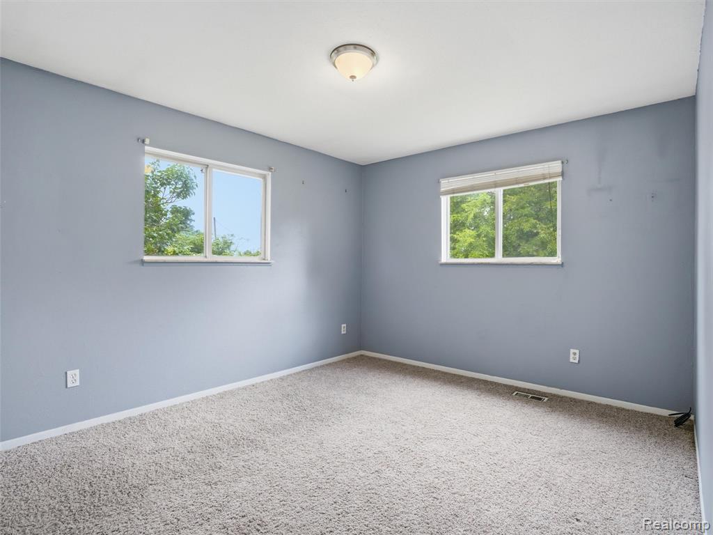 2439 N Long Lake Road, Fenton, MI 48430 — Photo 13