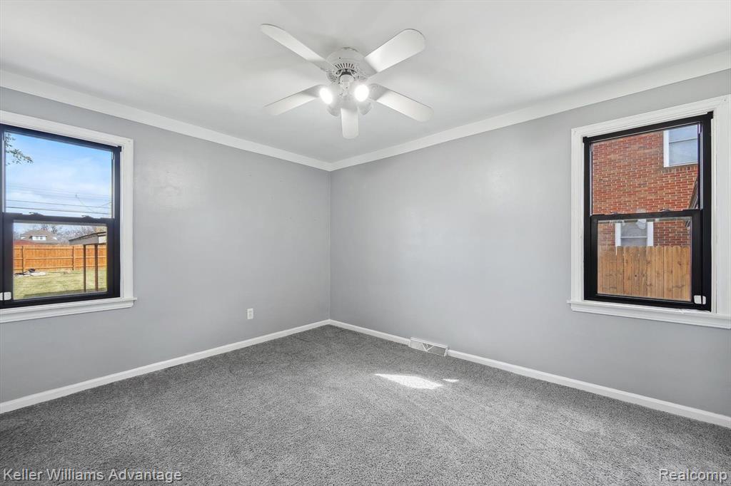 836 CLINTON Street, Wyandotte, MI 48192 — Photo 12
