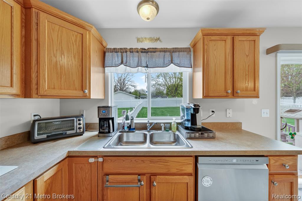 5265 Genesee Oaks Court, Grand Blanc, MI 48439 — Photo 22