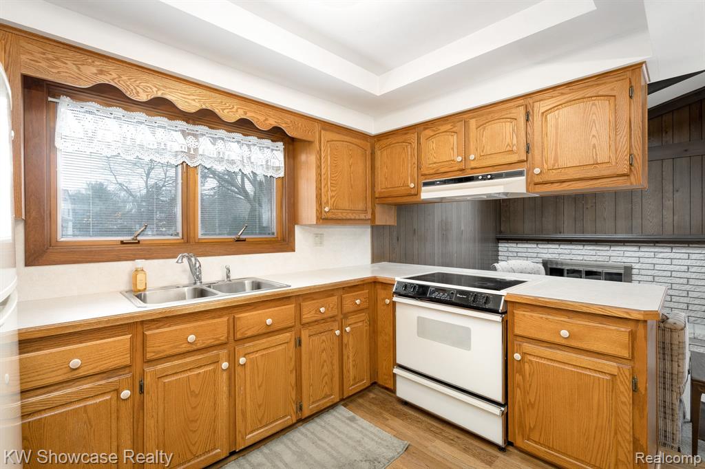 8141 Rene Court, White Lake, MI — Photo 20