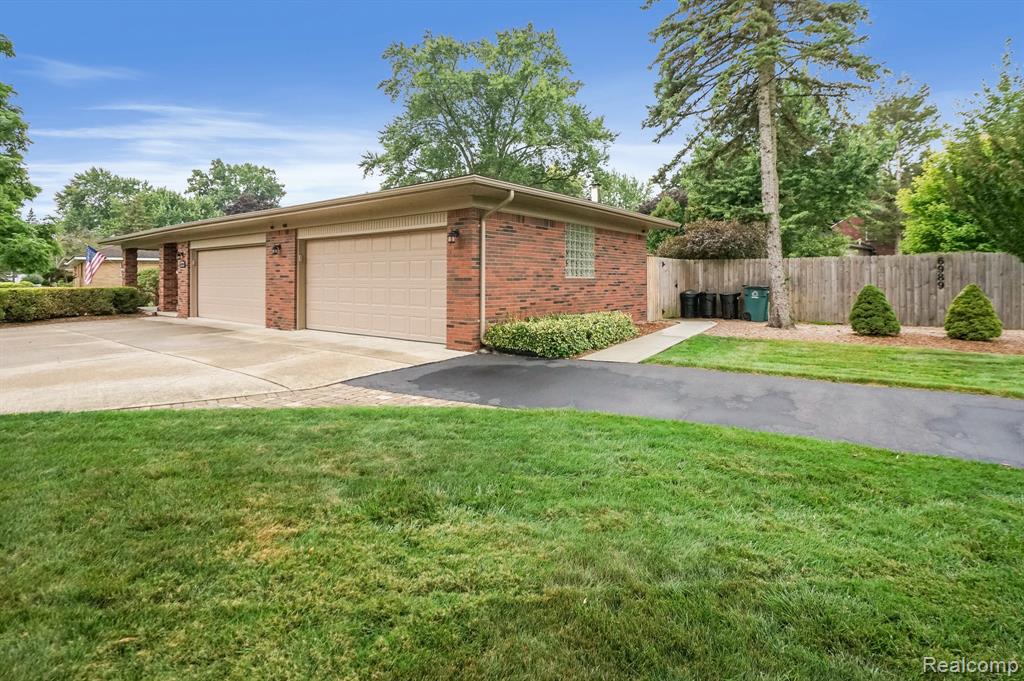 6989 Fredmoor Drive, Troy, MI 48098 — Photo 4