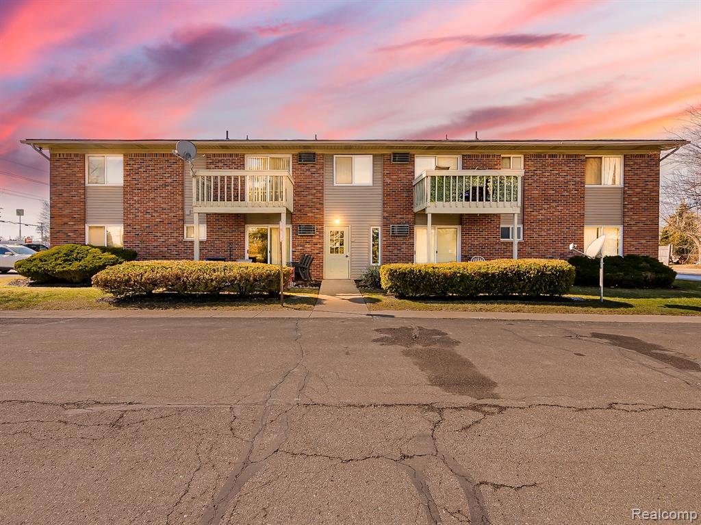 125 E Van Riper Road, Fowlerville, MI 48836