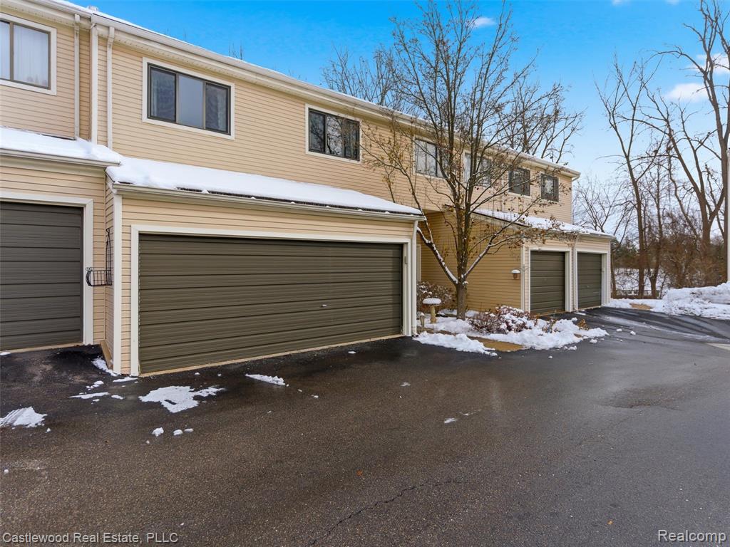 5868 Shore Court, Clarkston, MI — Photo 3