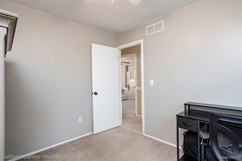 1068 KINGS, Canton, MI 48188 — Photo 17