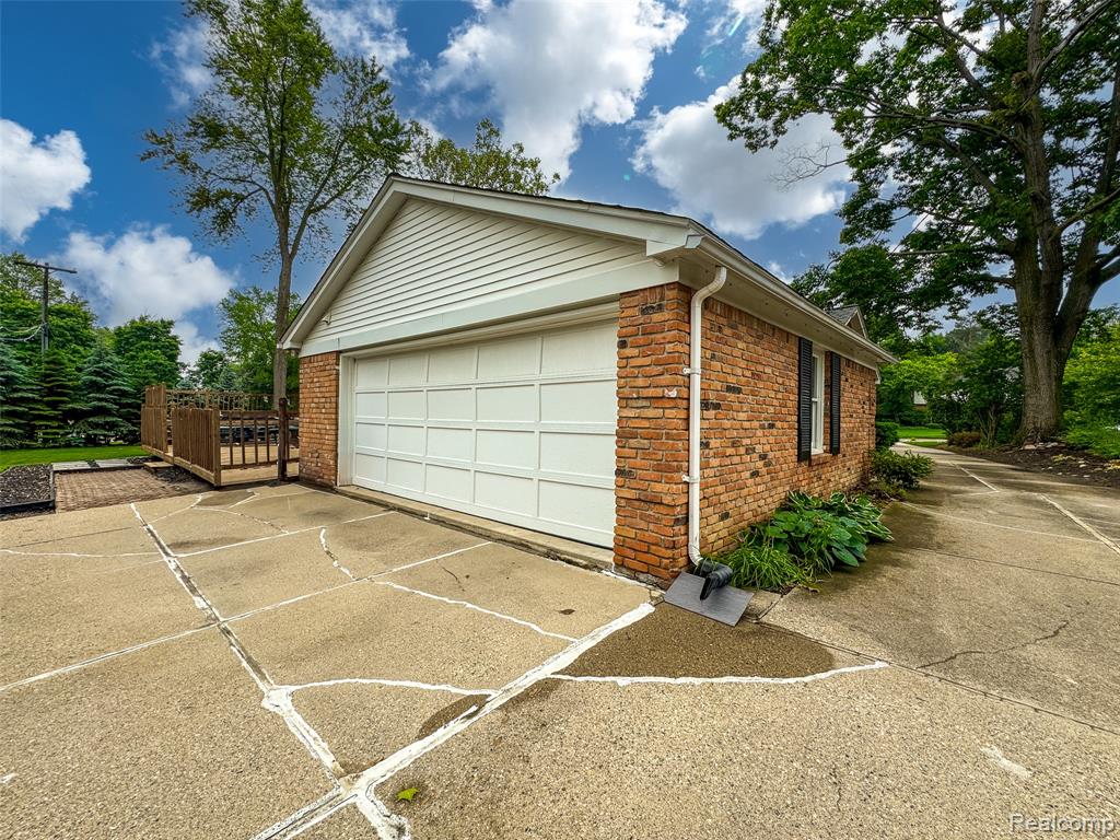 100 Overhill Road, Bloomfield Hills, MI 48301 — Photo 45
