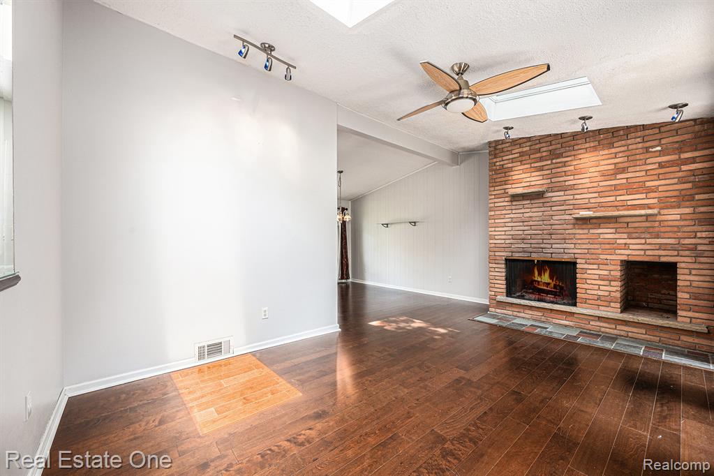 60610 Sue Street, South Lyon, MI 48178 — Photo 10