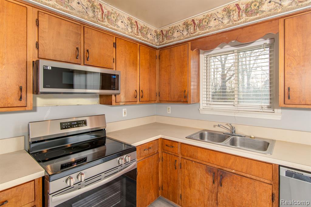 707 W COMMERCE Road, Commerce Twp, MI 48382 — Photo 7