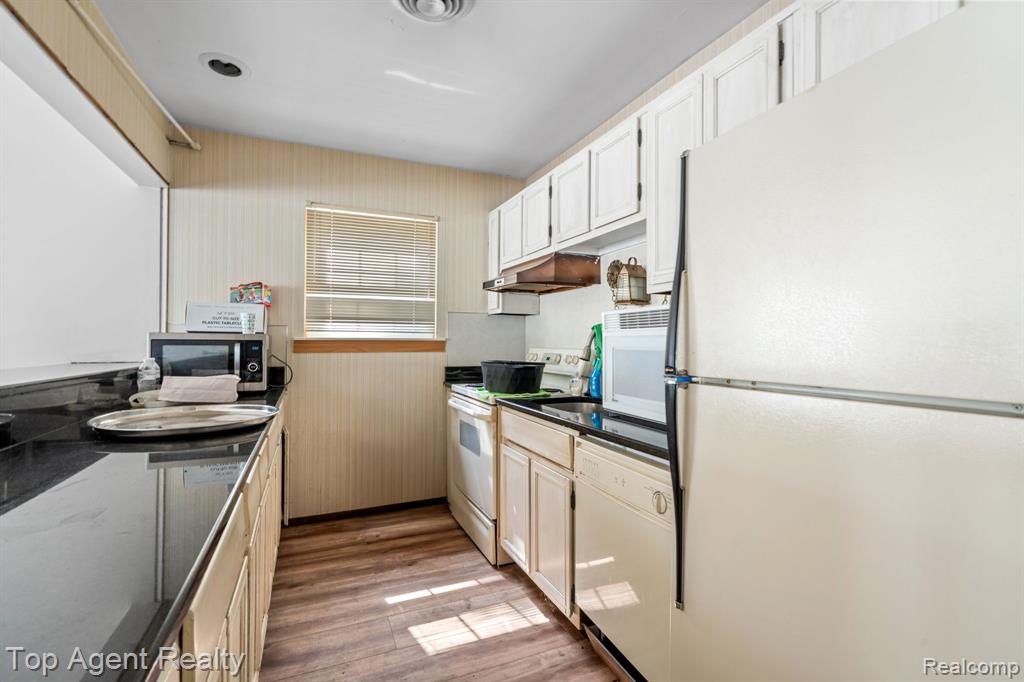 27557 W Echo Valley, 153, Farmington Hills, MI 48334 — Photo 32