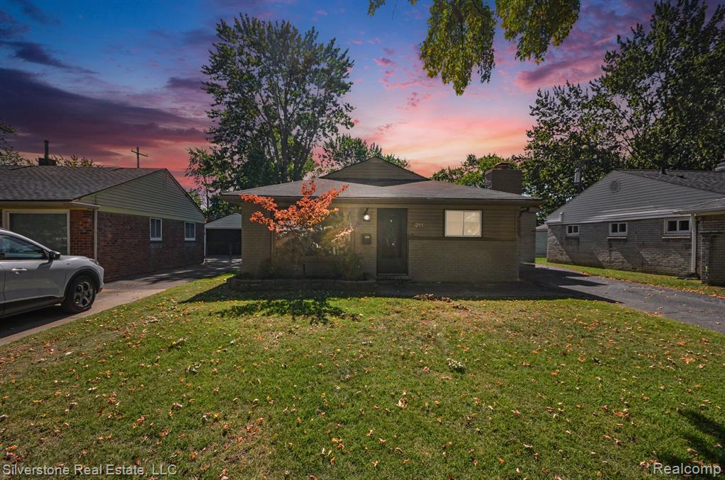 255 W Farnum Avenue, Madison Heights, MI 48071