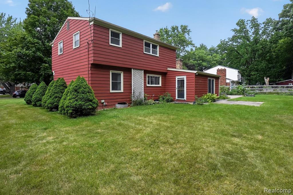 2356 Pineview Court, Flushing, MI 48433 — Photo 36