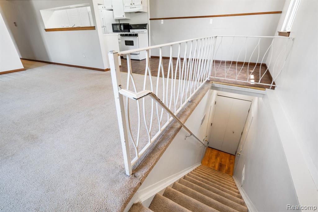 38347 CAROLON Boulevard, Westland, MI — Photo 4