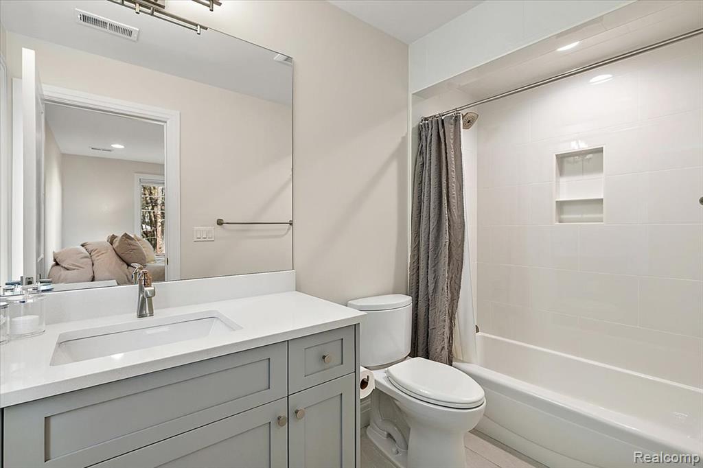 444 Hillboro Drive, Bloomfield, MI 48301 — Photo 47