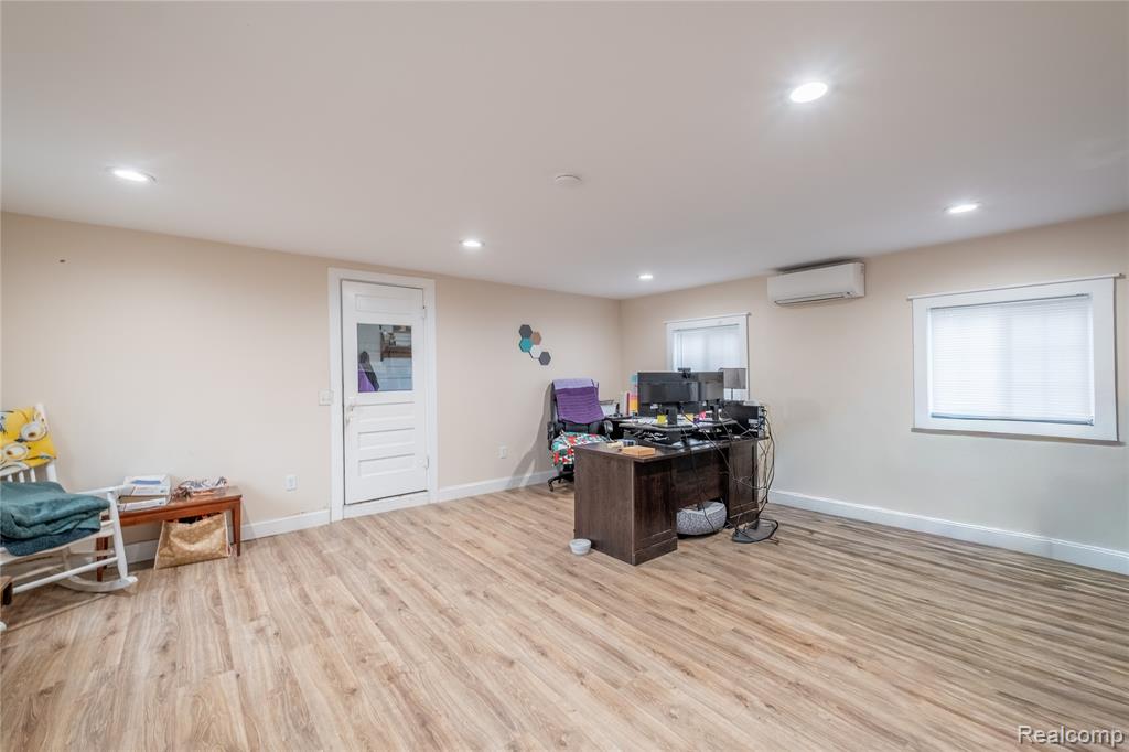 5526 Corunna Road, Flint, MI 48532 — Photo 23