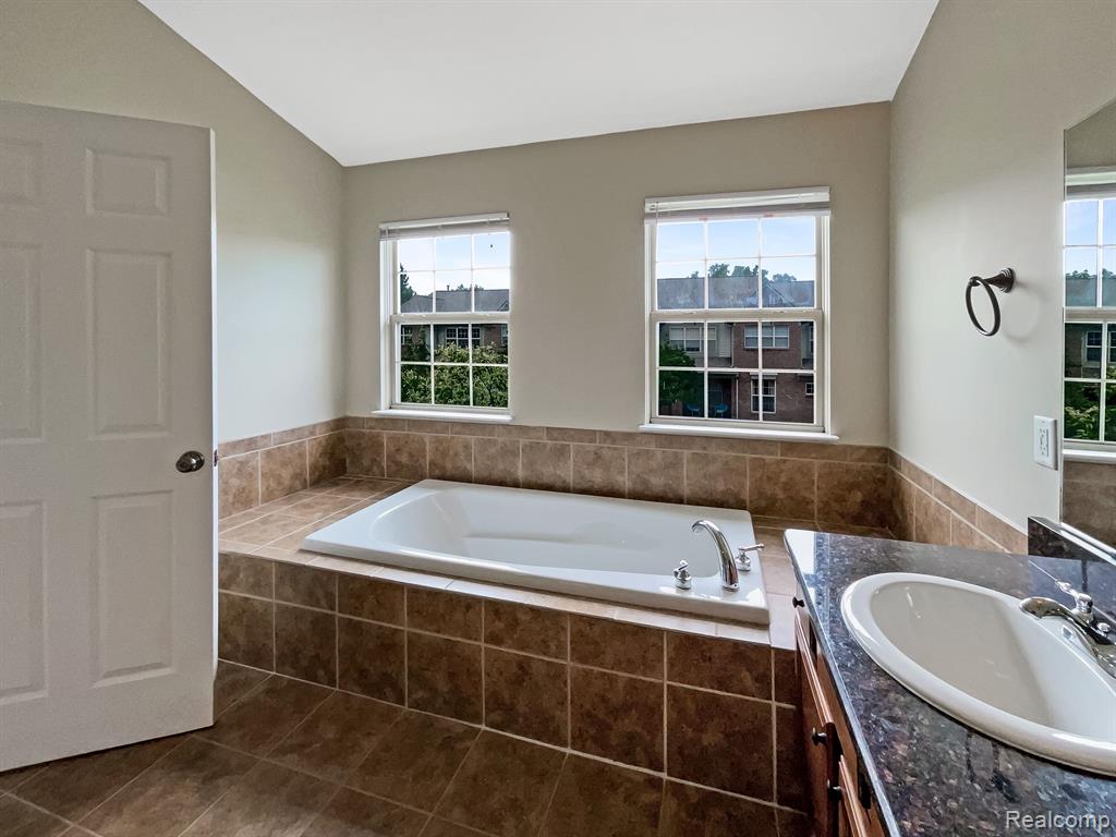 41140 MAPLEWOOD Drive, Canton, MI 48187 — Photo 15