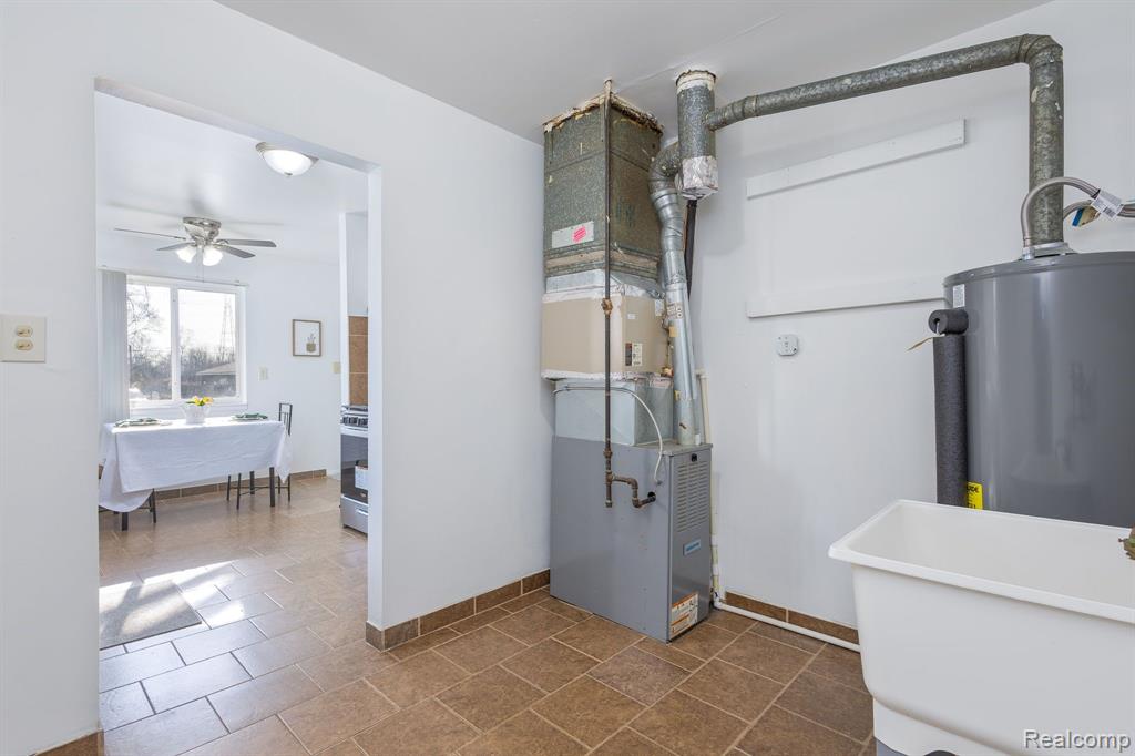 877 KETTERING Avenue, Pontiac, MI 48340 — Photo 13