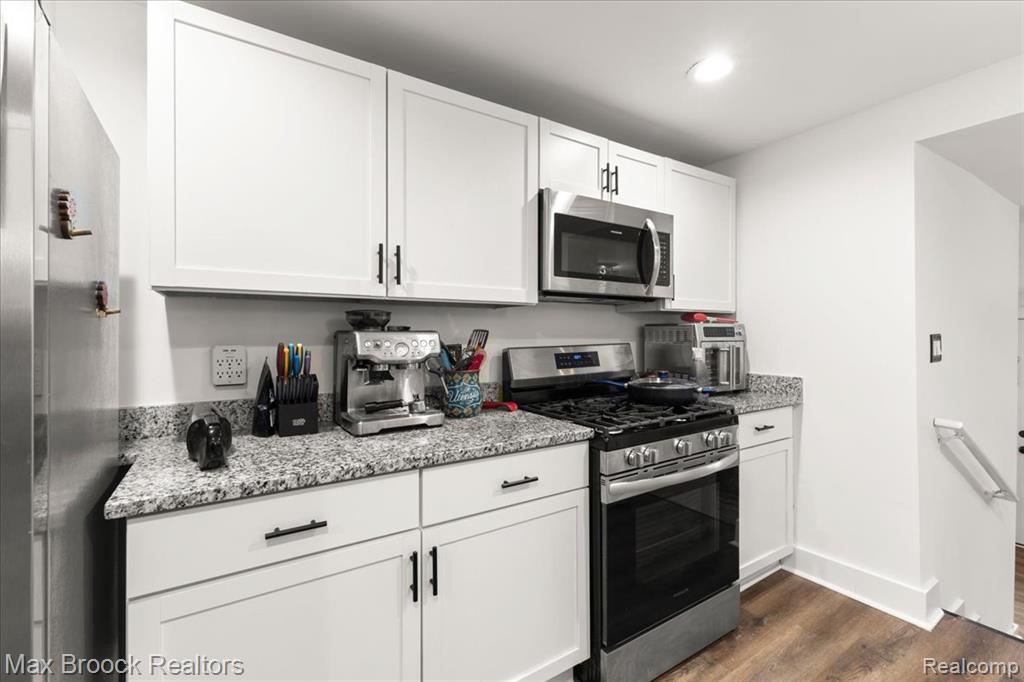 515 Clinton Street, Howell, MI 48843 — Photo 12