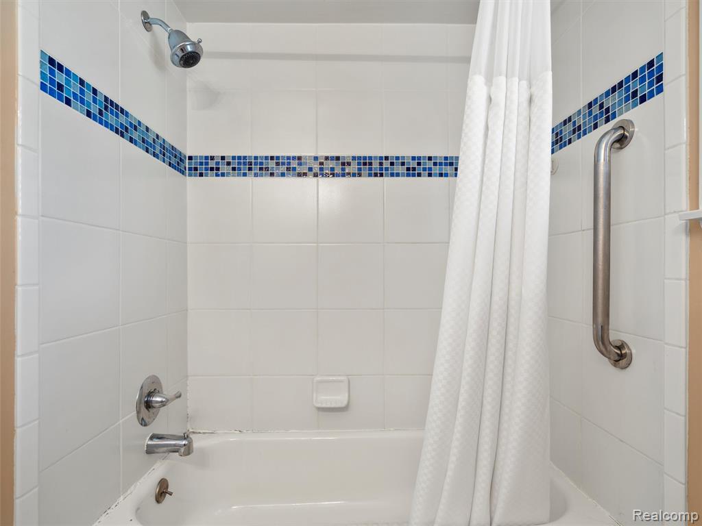 920 Grace Avenue, Rochester Hills, MI 48307 — Photo 29