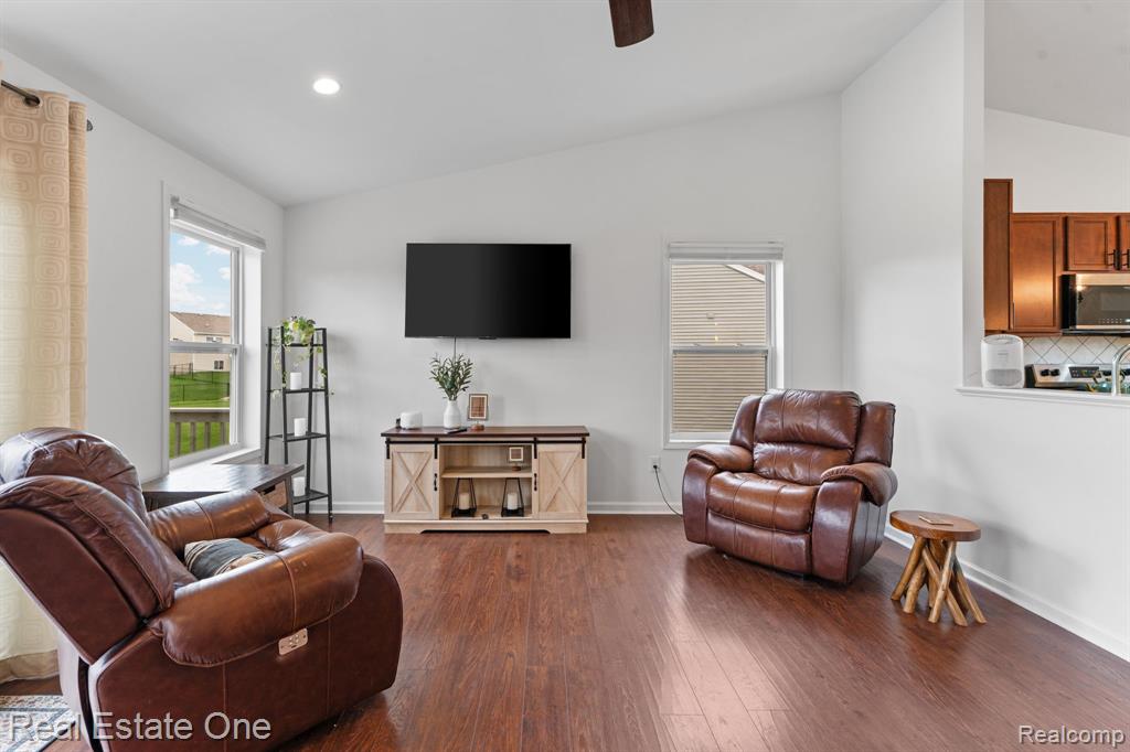 3513 Amber Oaks Drive, Howell, MI 48855 — Photo 13