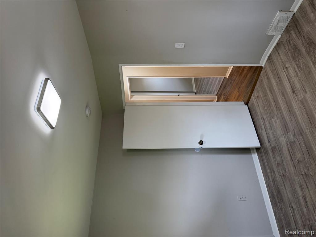 9001 Shannon Drive, Sterling Heights, MI 48314 — Photo 15