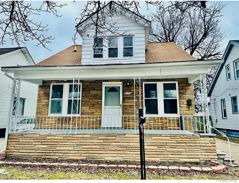 8175 Central, Center Line, MI 48015 — front exterior