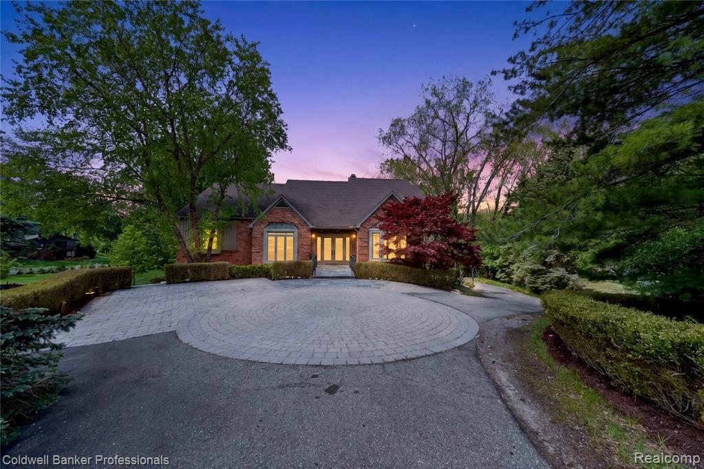 2076 Shore Hill Court, West Bloomfield, MI 48323