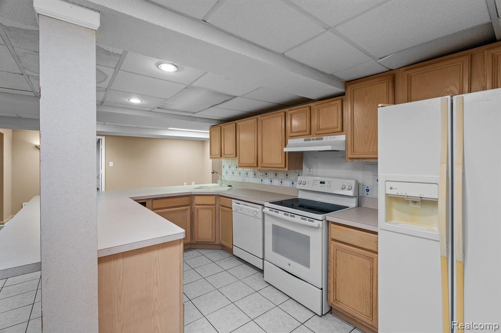 45419 GLENGARRY Boulevard, Canton, MI 48188 — Photo 34