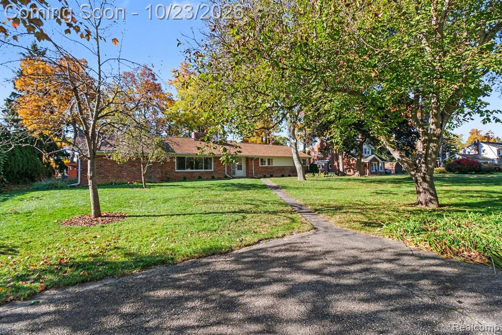 4739 Westlawn Parkway, Waterford, MI 48328