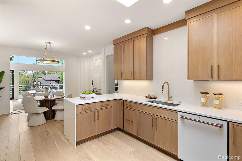 1756 ALEXANDER Drive, Bloomfield Hills, MI 48302 — Photo 11