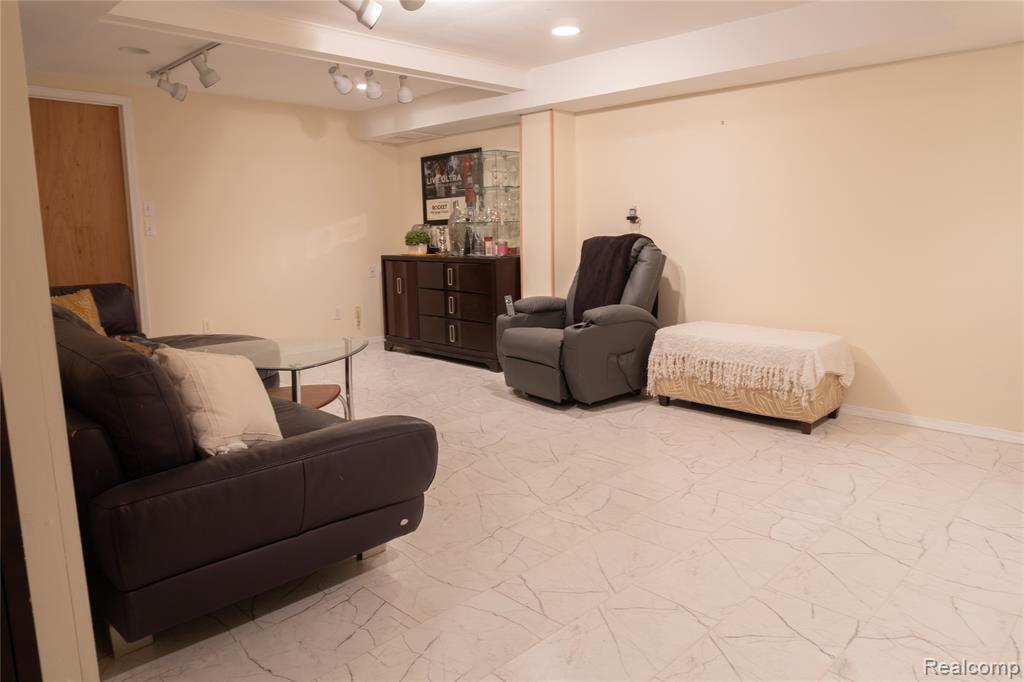 37839 Siena Drive, Farmington Hills, MI 48331 — Photo 44