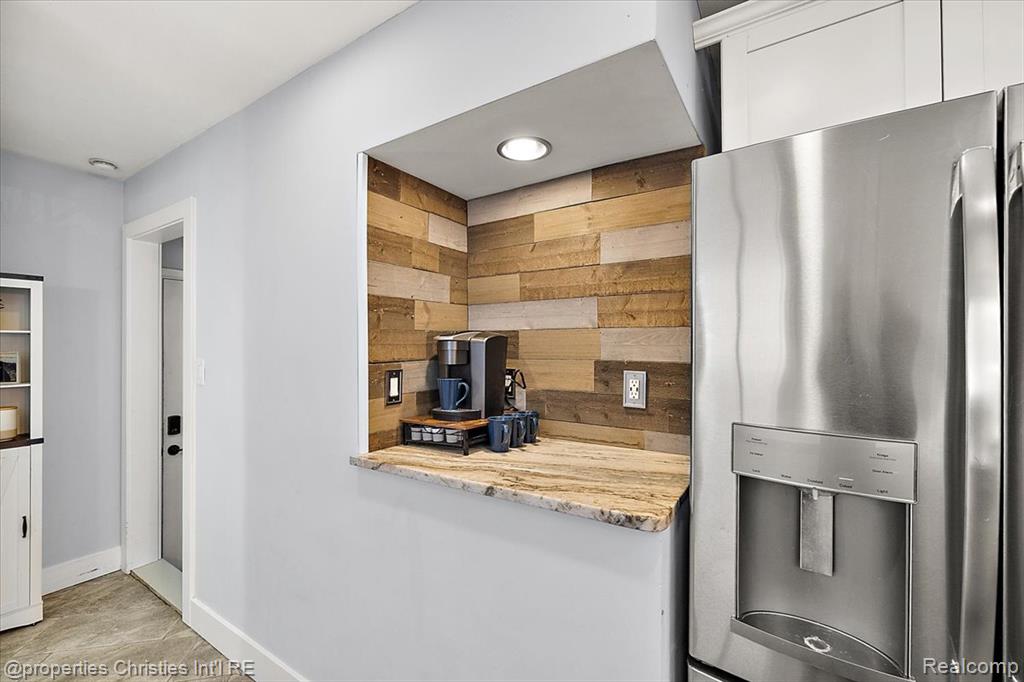 816 W Baker Avenue, Clawson, MI — Photo 26